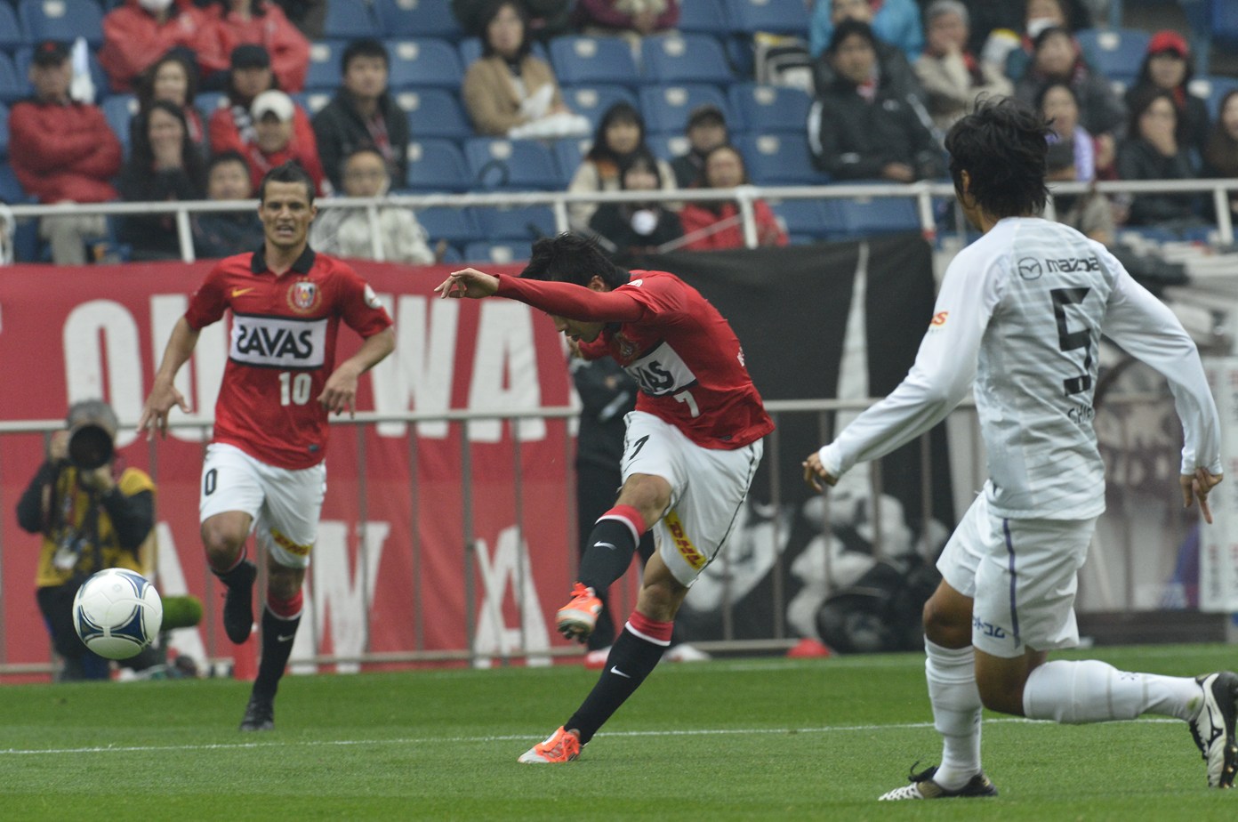 20121117 UrawaReds vs Hiroshima(s)Kiyohara (2)_R