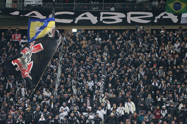Thousands of Corinthians supporters were at the stadium (Photo by Masashi ADACHI)