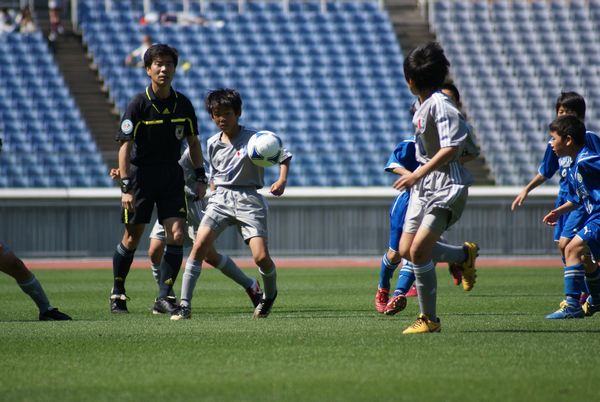 レフェリーの判定とどう向き合う? サッカーの精神からレフェリーについて考える レフェリーの判定とどう向き合う? サッカーの精神からレフェリーについて考える