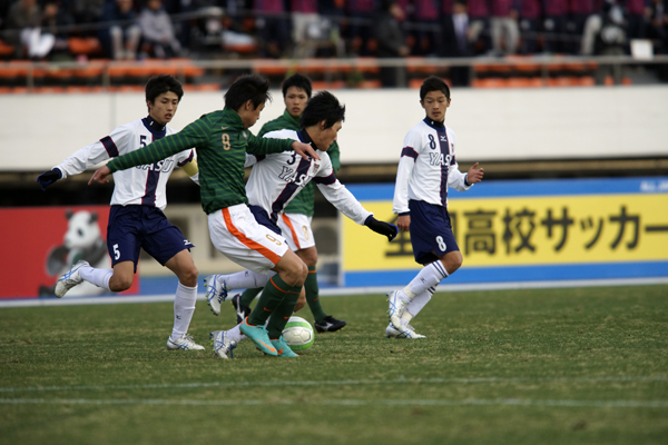 2012.12.31 第91回全国高校サッカー選手権1回戦　青森山田（青山） 1（4PK2）1 野洲（滋賀）