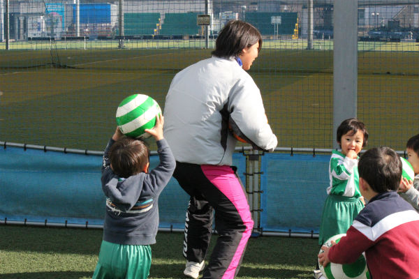 ボールひとつあれば親子で一緒に楽しめる!幼少期から始めておきたいコーディネーション