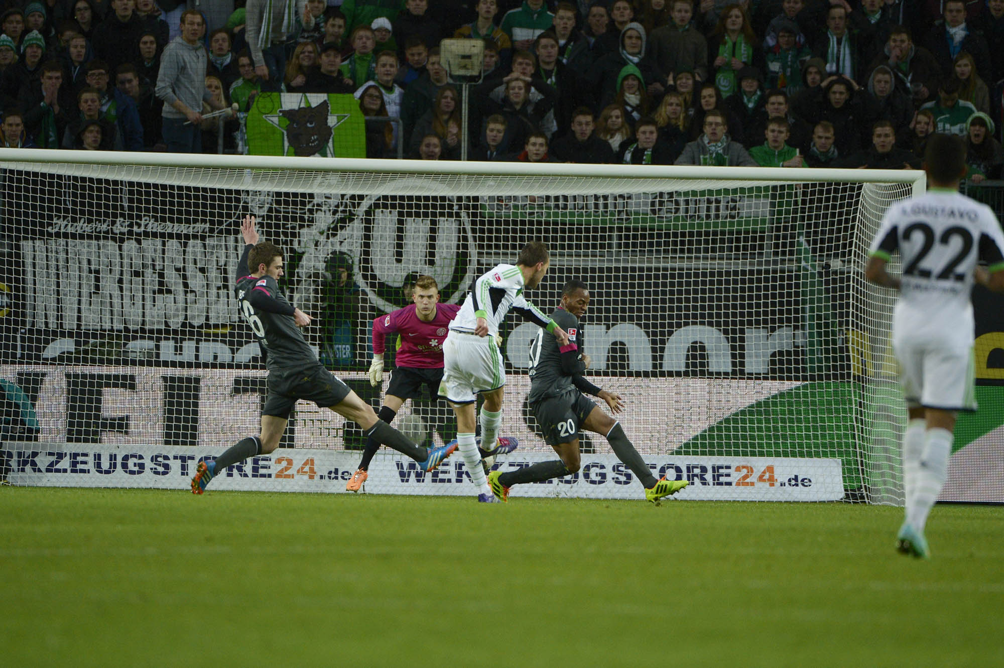 140208_Wolfsburg 3-0 Mainz_07_chiba