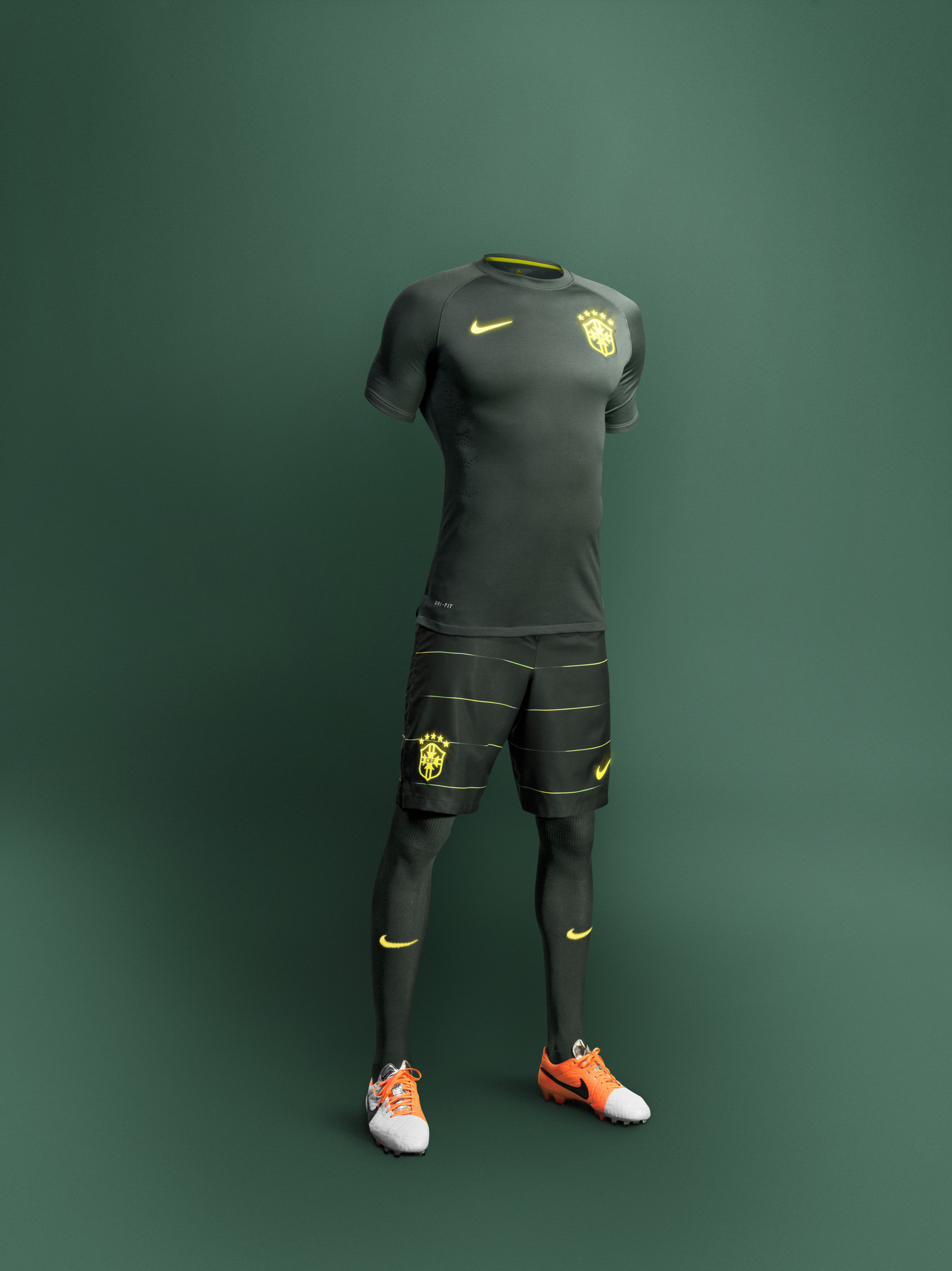 ナイキがブラジル代表チームのサードユニフォームを発表 | サッカーキング