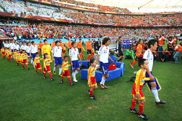 マクドナルドがw杯で代表選手と一緒にピッチに立つ エスコートキッズ を募集 サッカーキング