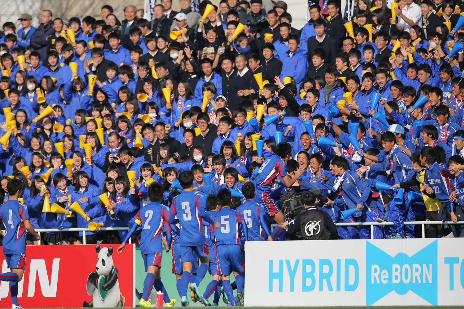 山梨学院大附属がPK弾を守りきり滝川第二との名門対決を制す