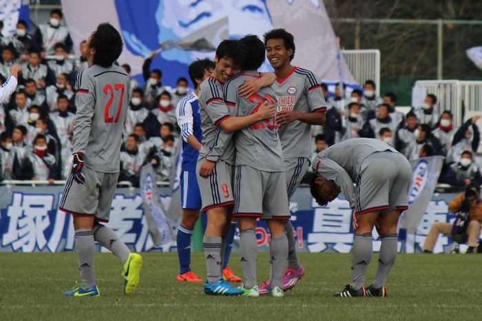 江坂が劇的決勝弾…流通経済大が悲願のインカレ制覇、総理大臣杯との二冠達成