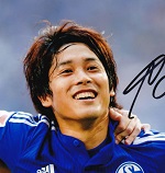 シャルケ公式証明書付の内田篤人サイン入りグッズが数量限定で登場 サッカーキング