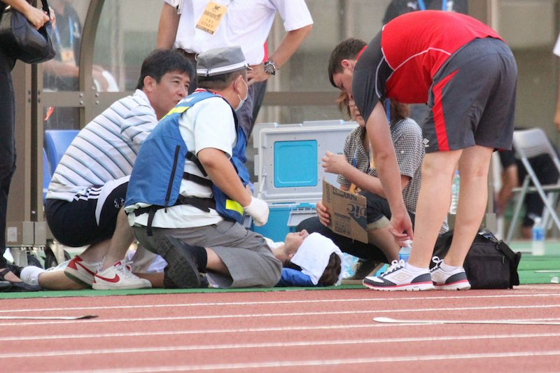 熱中症で2選手が救急搬送 夏場の大会運営見直しが必要か 国際ユースサッカー新潟 サッカーキング