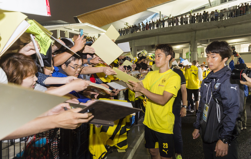 ドルトムント来日 独紙は熱烈歓迎に驚愕 ロイスは日本でポップスター サッカーキング