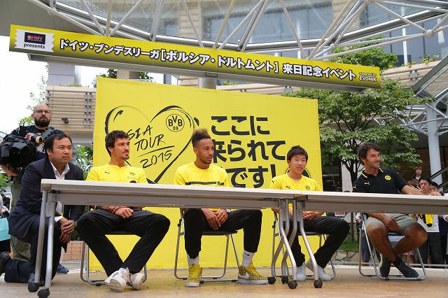 フンメルス オーバメヤン 丸岡らがファンと交流 ドルトムントが横浜で来日記念イベントを開催 サッカーキング