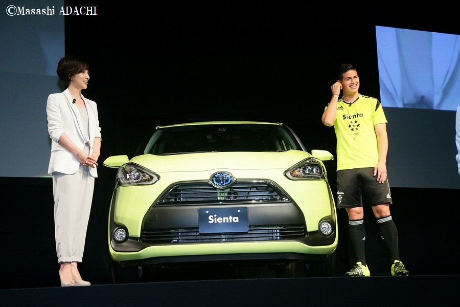 15 07 09 トヨタ シエンタ Cm発表会 ハメス ロドリゲス 滝川クリステル登場 サッカーキング