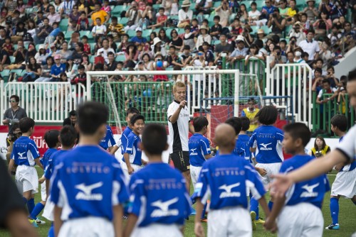 本田圭佑がロスと幕張で子供たちを指導 11月日より申込受付開始 サッカーキング