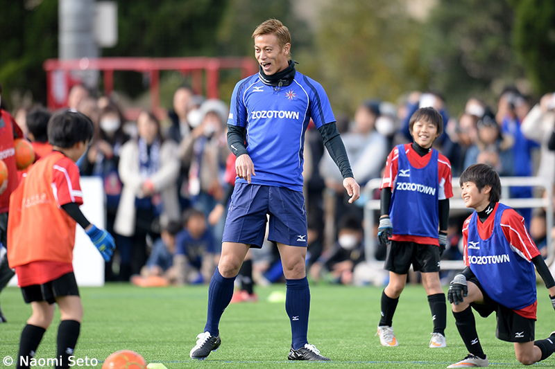 本田 サッカー教室で子どもたちに熱いエール 夢を決して諦めないで サッカーキング