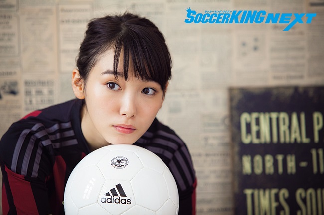 モデル 女優の飯豊まりえ 友達と一緒にユニフォームを着て応援するのが プチ夢 です サッカーキング