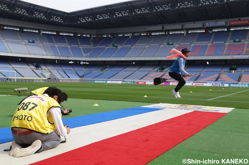 空っぽ の日産スタジアムで撮影会 横浜fmがインスタとコラボイベント実施 サッカーキング