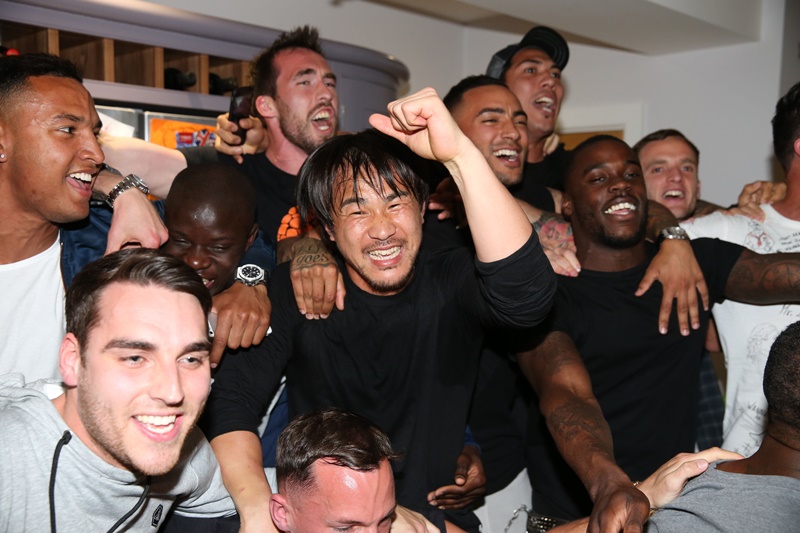 岡崎も大熱狂 レスターの選手たちはヴァーディ宅で優勝の歓喜に沸く サッカーキング