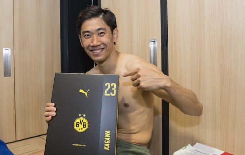 Borussia Dortmund Players Receive New Home Jersey
