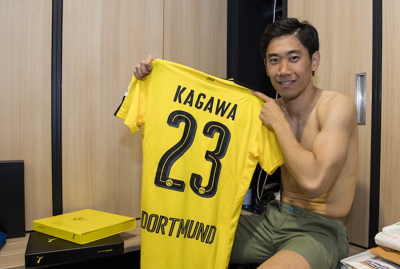 Borussia Dortmund Players Receive New Home Jersey