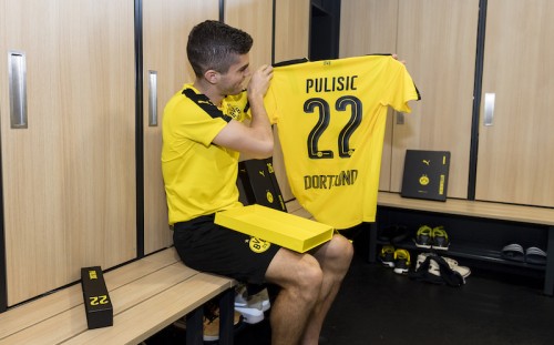 Borussia Dortmund Players Receive New Home Jersey