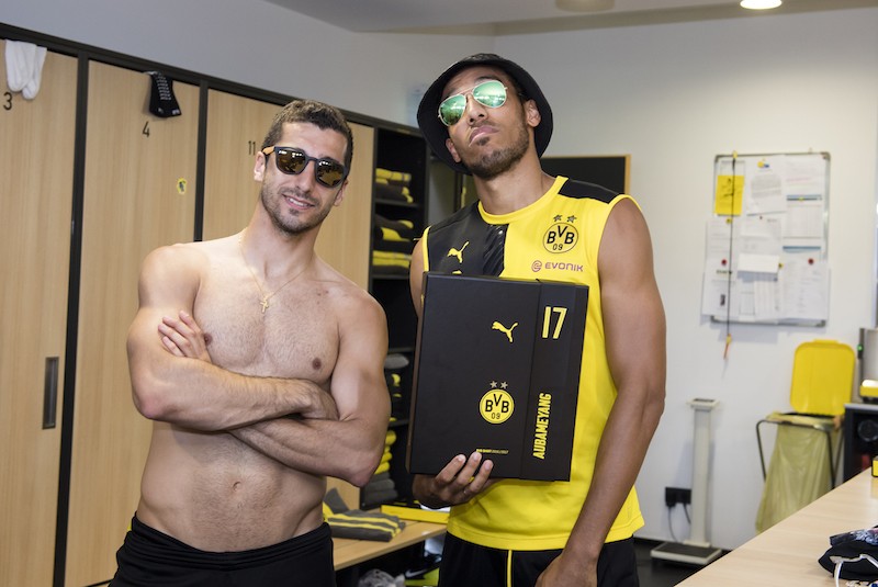 Borussia Dortmund Players Receive New Home Jersey