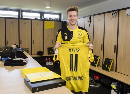 Borussia Dortmund Players Receive New Home Jersey
