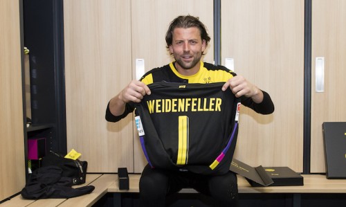 Borussia Dortmund Players Receive New Home Jersey