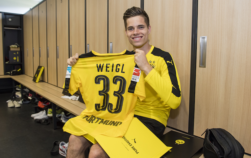 Borussia Dortmund Players Receive New Home Jersey