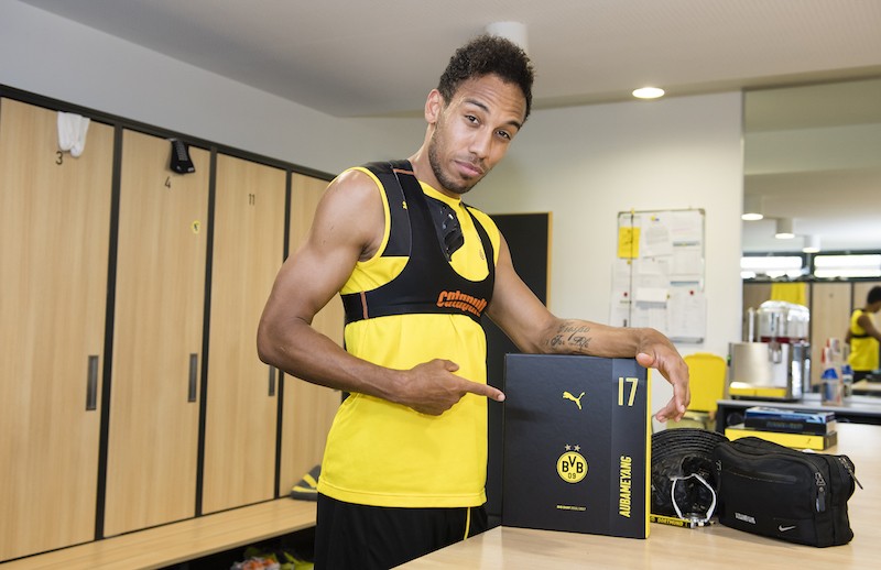 Borussia Dortmund Players Receive New Home Jersey
