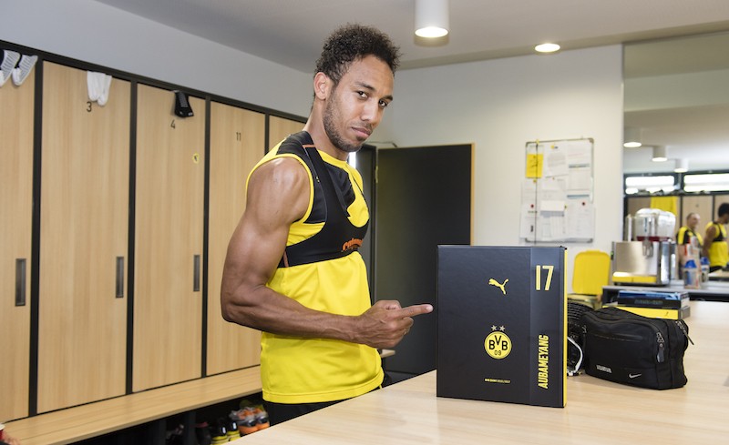Borussia Dortmund Players Receive New Home Jersey