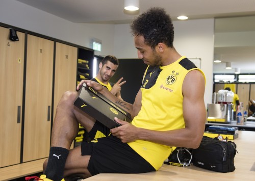 Borussia Dortmund Players Receive New Home Jersey