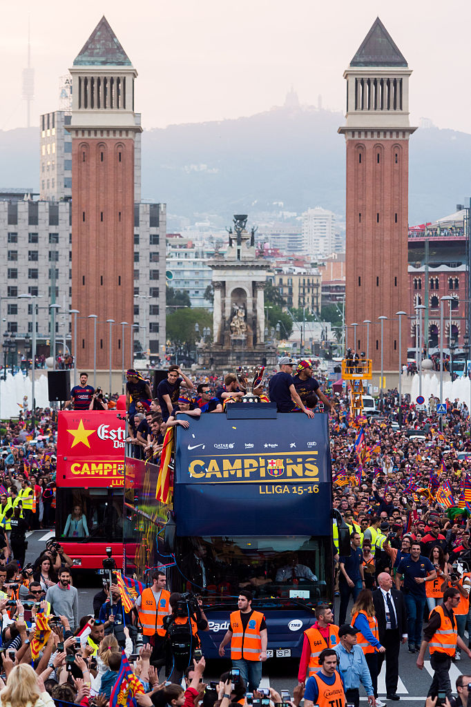 写真11枚 バルセロナ 15 16リーガ優勝記念パレード サッカーキング