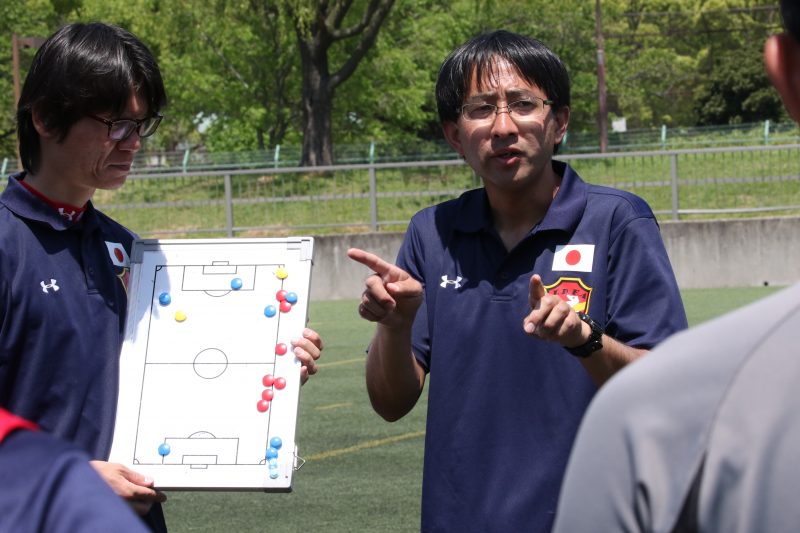 初の国際大会に挑む中山剛監督　指導にも熱が入る