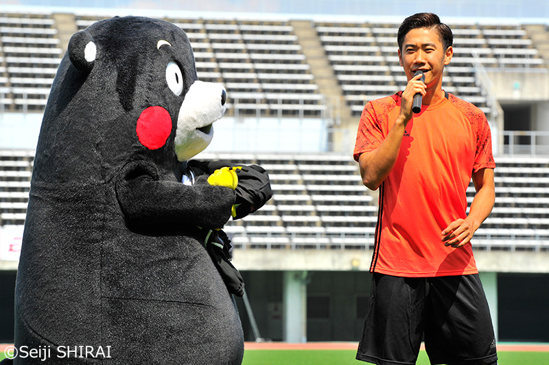 くまモンと香川真司がタッグを組み優勝チームと対戦