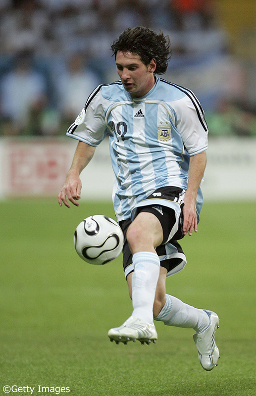 写真ギャラリーアルゼンチン代表のユニフォーム姿は見納め!? 写真で振り返るメッシの歩み（14枚） | サッカーキング