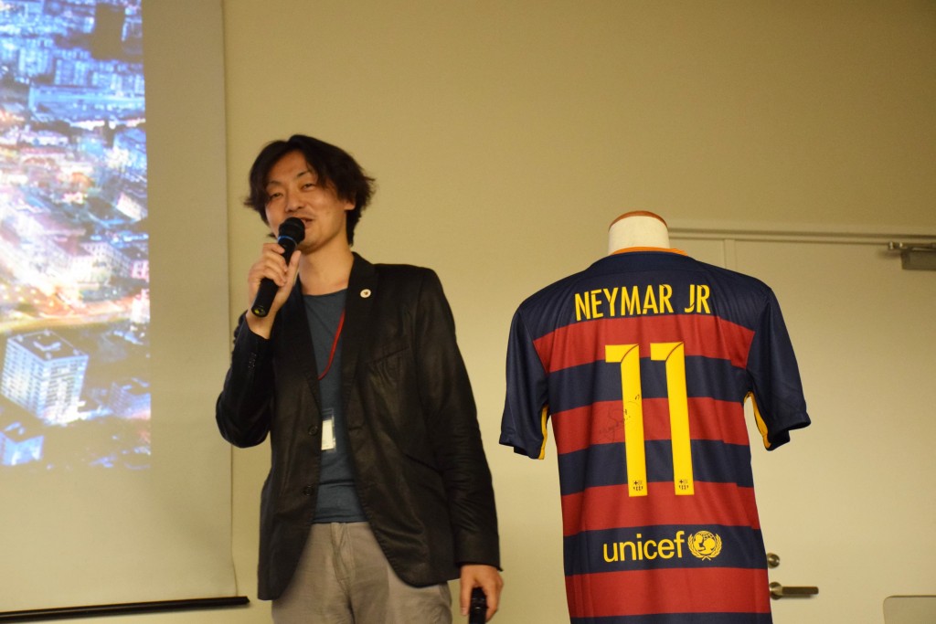 プレゼンを行った勝矢武之設計部門部長は観客目線の改修を強調した