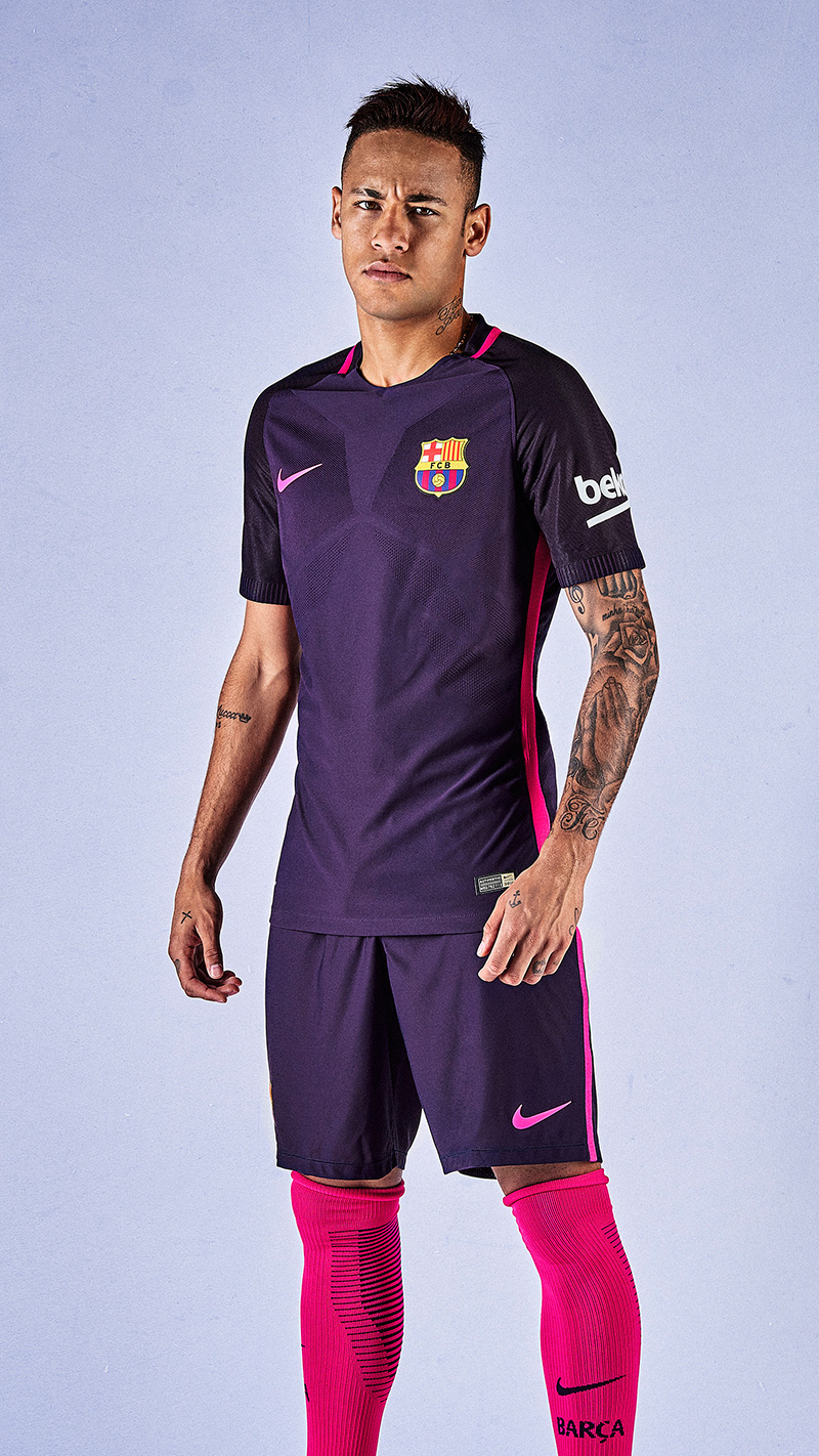 写真・6枚目】バルセロナ、2016－17アウェイユニ発表…大胆かつ新しい