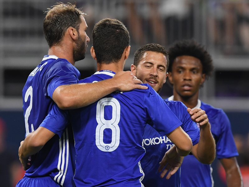 オスカルの自身2点目をチームメイトが祝福　[写真]＝Chelsea FC via Getty Images