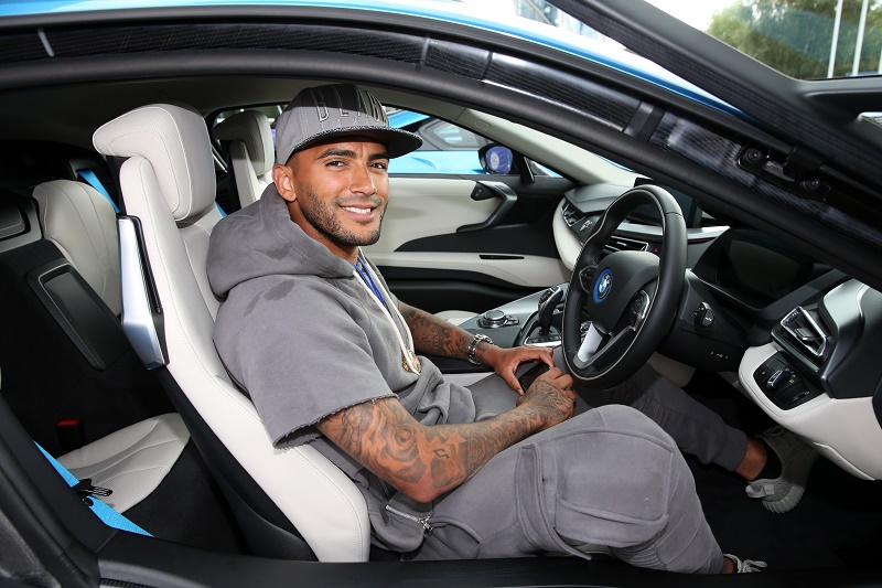 Leicester City Owner Vichai Srivaddhanaprabha Presents Cars to His Players