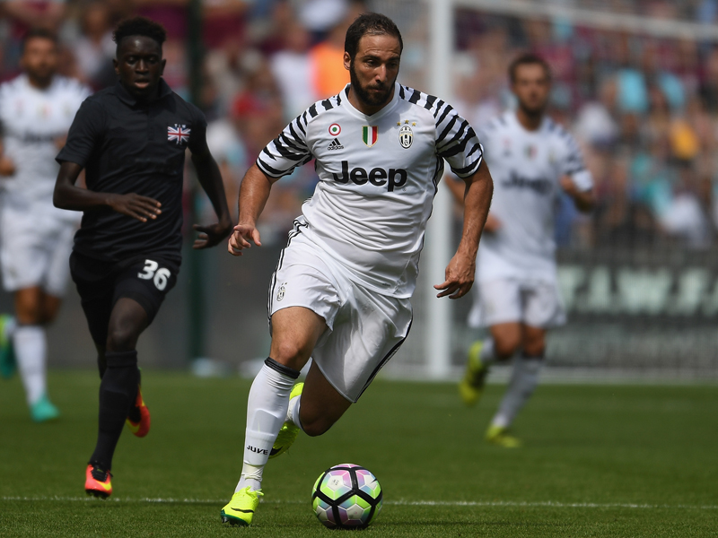 後半開始時からピッチに立ったイグアイン　[写真]＝Getty Images