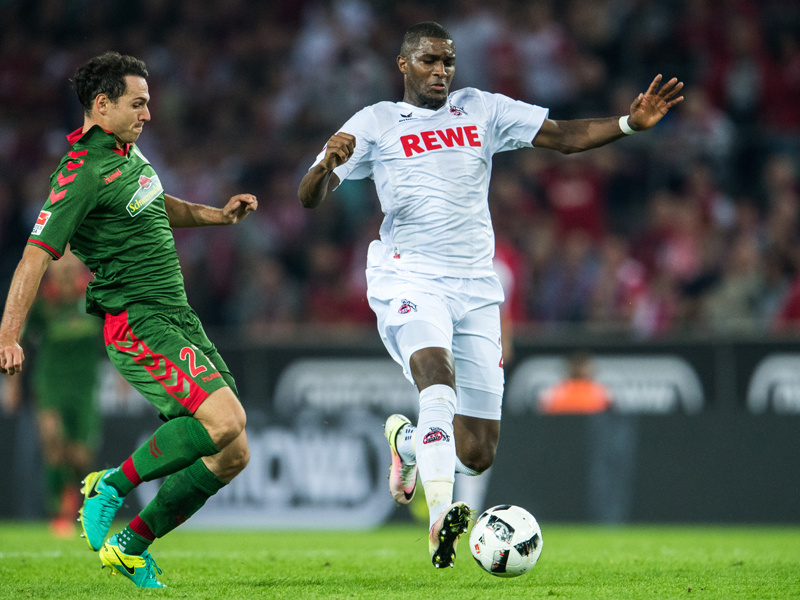 ヘディングシュートで2ゴールを挙げたモデスト（右）　[写真]＝Bongarts/Getty Images