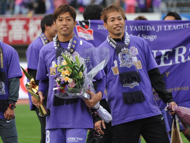 兄・和幸（左）とともに広島一筋でプレーしてきた森崎浩司（右）　[写真]＝Getty Images