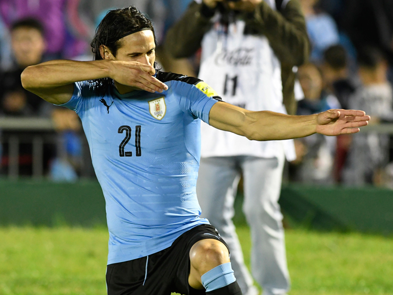 ゴールセレブレーションを見せたカバーニ　[写真]＝LatinContent/Getty Images