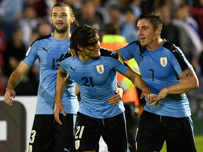 カバーニ（中央）が2ゴールの活躍を見せた　[写真]＝LatinContent/Getty Images