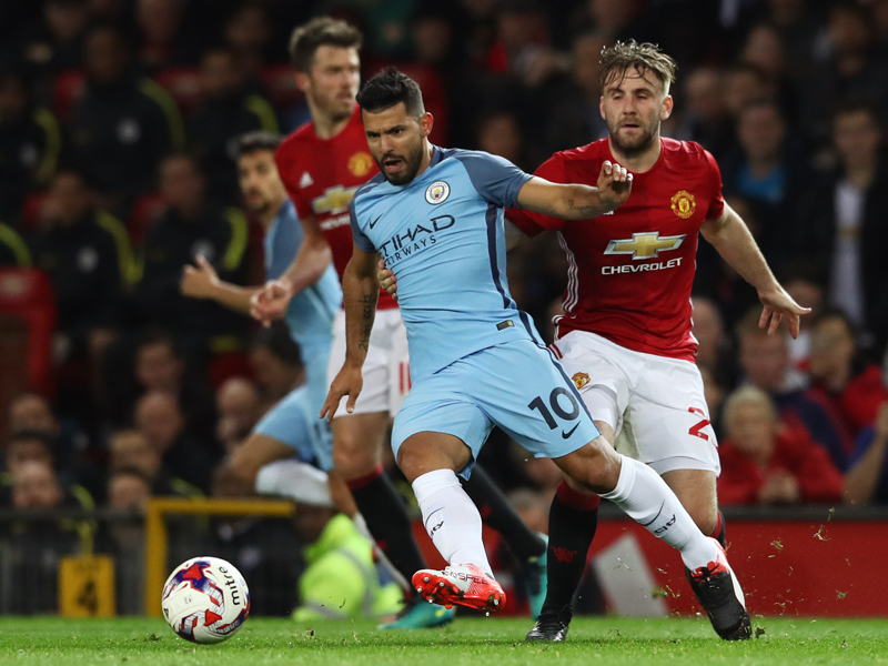 途中出場のアグエロ（中央）。ゴールを奪うことはできなかった　[写真]＝Getty Images