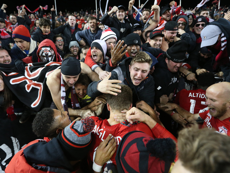 カンファレンス準決勝進出を決め、トロントFCのファンは熱狂　[写真]＝Toronto Star via Getty Images