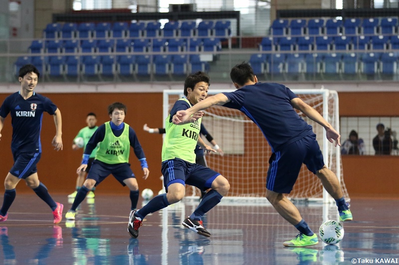 新監督の下では球際の激しさが増した [写真]＝河合拓