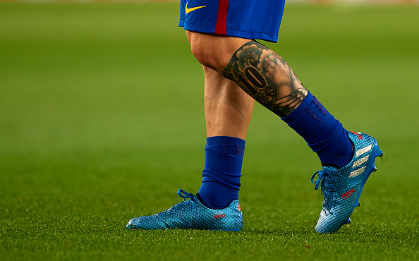 メッシが左足のタトゥーを大幅修正 一部のデザインを除きすべて黒く塗りつぶす サッカーキング