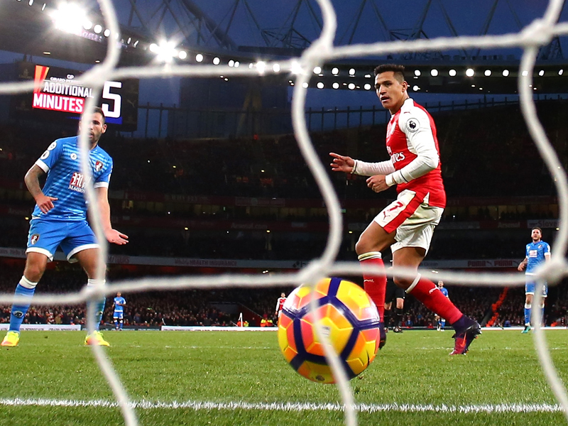 後半アディショナルタイムに自身2点目を決めたサンチェス　[写真]＝Getty Images