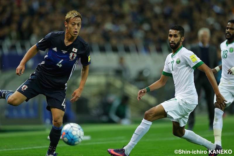 後半開始時からピッチに立った本田圭佑　[写真]＝兼子愼一郎