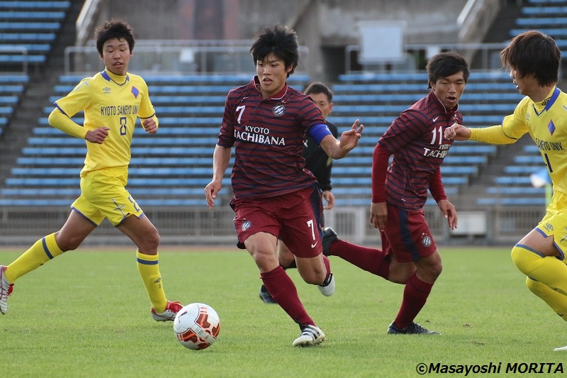 京都橘主将の岩崎悠人　[写真]=森田将義